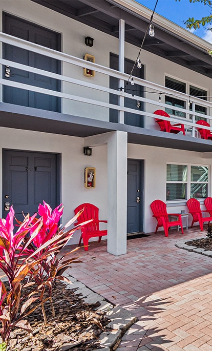 intensive outpatient program | Real Recovery Sober Living North Tampa Property Overview Sober and Recovery Apartments for Men hero mobile