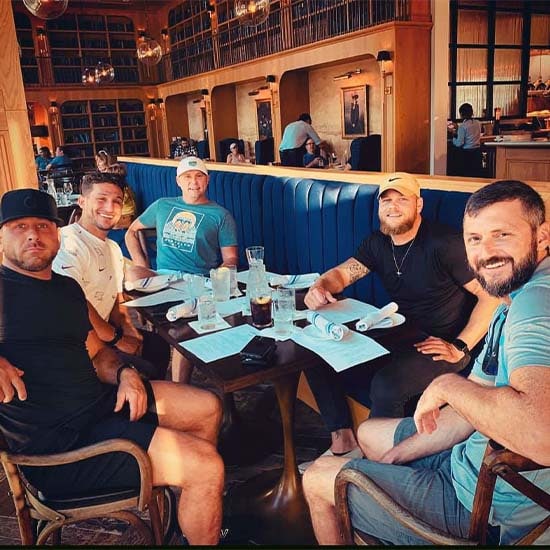 | real recovery alumni eating out at a nice restaurant living successfully in sobriety